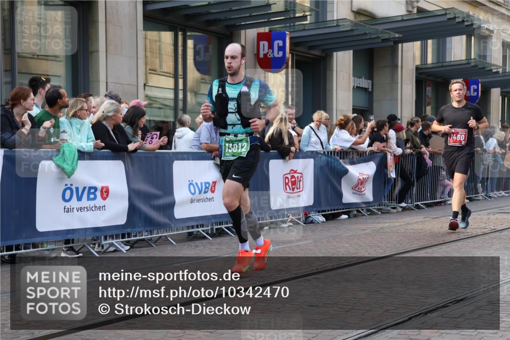 13.09.2026 - 21. swb-Marathon Bremen Strokosch-Dieckow http://msf.ph/oto/10342470 13.09.2026 13:28:23 Ziel 613, 1239, 1914, 2276, 2764, 2891, 3028, 3348, 3444, 4102, 4250, 4564, 5267, 5531, 5683, 5691, 6817, 6914, 6957, 7134, 7263, 7527, 8483, 8938, 9176, 9562, 13012, 13174, 178, 210, 1380, 1460, 2047, 2977, 3114, 3294, 3334, 3597, 4250, 4506, 5250, 5360, 5683, 5889, 6182, 7926, 8429, 8570, 8656, 9064, 9167, 9168, 9543, 9549, 9738, 9881 meine-sportfotos.de