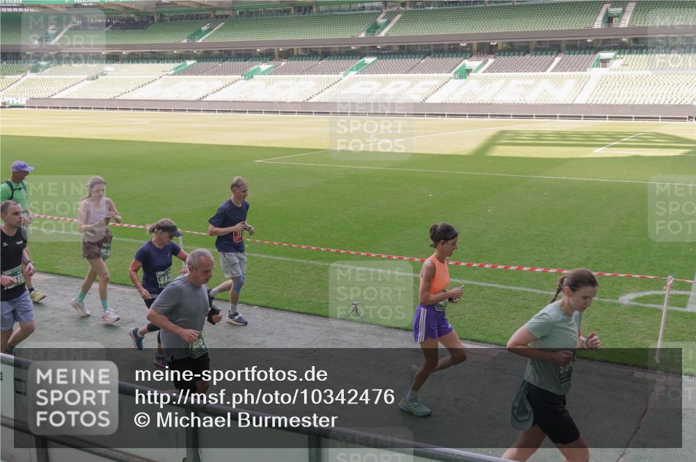 13.09.2026 - 21. swb-Marathon Bremen Michael Burmester http://msf.ph/oto/10342476 13.09.2026 13:25:51 Laufen im Stadion 202, 213, 294, 505, 530, 543, 645, 723, 815, 818, 833, 966, 1077, 1283, 1410, 1443, 1459, 1463, 1473, 1487, 1491, 1504, 1515, 1530, 1561, 1618, 1744, 1828, 1830, 1953, 2058, 2059, 2095, 2211, 2267, 2271, 2273, 2298, 2308, 2323, 2354, 2382, 2384, 2428, 2497, 2506, 2508, 2554, 2558, 2576, 2591, 2592, 2644, 2656, 2675, 2752, 2762, 2817, 2833, 2878, 2896, 2965, 2970, 2981, 3005, 3047, 3062, 3097, 3142, 3172, 3211, 3259, 3298, 3306, 3329, 3359, 3390, 3433, 3629, 3851 meine-sportfotos.de