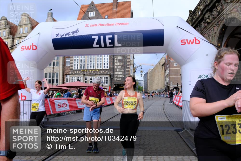 13.09.2026 - 21. swb-Marathon Bremen Tim E. http://msf.ph/oto/10342479 13.09.2026 11:11:55 Ziel 10155, 10510, 10511, 10546, 10552, 10616, 10977, 11239, 11289, 11533, 11702, 11927, 12082, 12220, 12286, 12311, 12336, 12508, 12553 meine-sportfotos.de