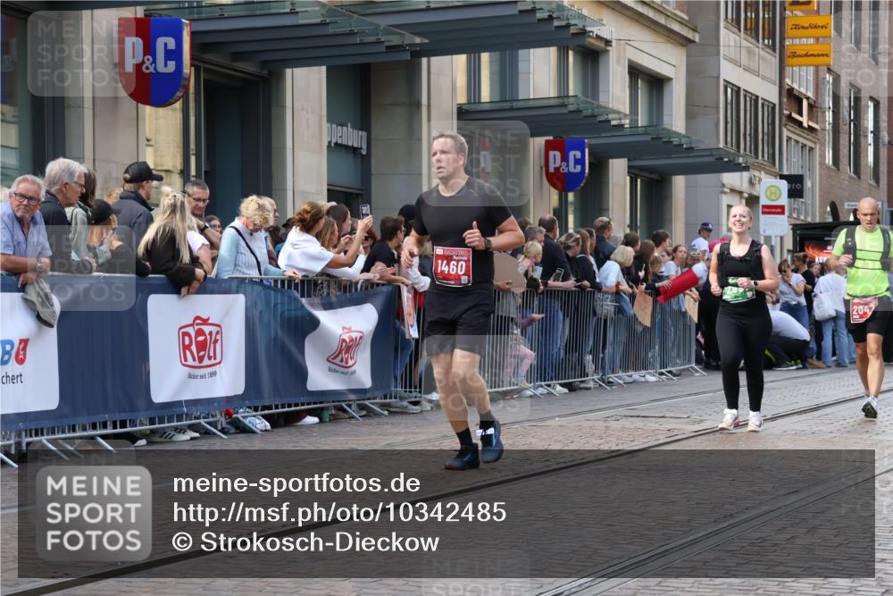 13.09.2026 - 21. swb-Marathon Bremen Strokosch-Dieckow http://msf.ph/oto/10342485 13.09.2026 13:28:24 Ziel 613, 722, 1239, 1914, 2276, 2764, 2851, 2891, 3028, 3348, 3419, 3444, 3665, 4102, 4564, 5267, 5531, 5691, 6817, 6914, 6955, 6957, 7134, 7263, 7527, 8483, 8938, 9176, 9562, 13012, 13174, 178, 210, 1380, 1460, 2047, 2977, 3114, 3294, 3334, 3597, 4250, 4506, 5250, 5360, 5683, 5889, 6182, 7926, 8429, 8570, 9064, 9167, 9168, 9543, 9549, 9738, 9881 meine-sportfotos.de