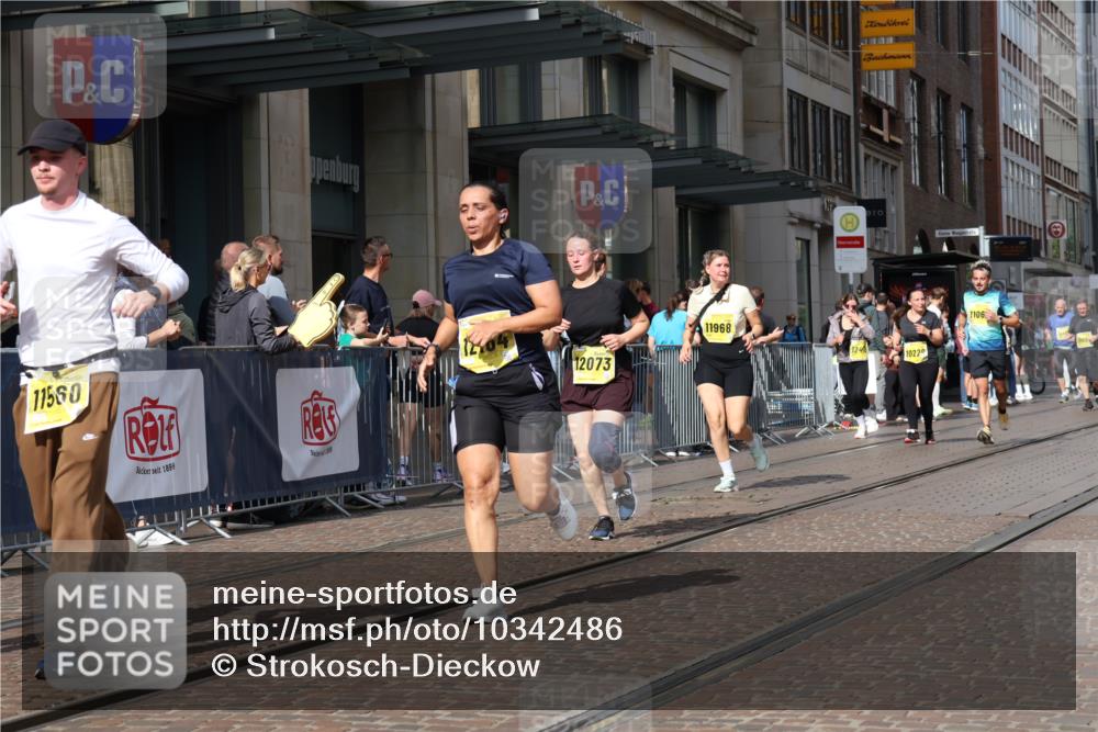 13.09.2026 - 21. swb-Marathon Bremen Strokosch-Dieckow http://msf.ph/oto/10342486 13.09.2026 11:08:16 Ziel 10229, 10399, 10609, 11065, 11124, 11358, 11421, 11509, 11560, 11561, 11678, 11710, 11718, 11834, 11888, 11968, 12073, 12162, 12164, 12315, 12410, 12516, 10135, 10139, 10188, 10404, 10493, 10767, 10793, 10851, 10859, 11032, 11044, 11263, 11378, 11404, 11509, 11659, 11831, 11833, 11958, 12031, 12066, 12160, 12248, 12325, 12384, 12389 meine-sportfotos.de