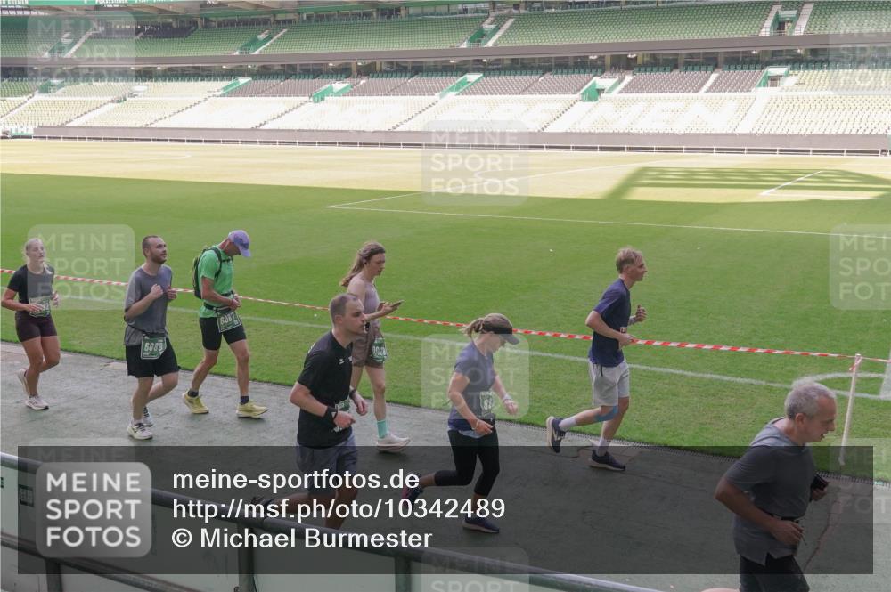 13.09.2026 - 21. swb-Marathon Bremen Michael Burmester http://msf.ph/oto/10342489 13.09.2026 13:25:52 Laufen im Stadion 202, 213, 294, 505, 530, 543, 645, 723, 815, 818, 833, 966, 1077, 1283, 1410, 1443, 1459, 1463, 1473, 1487, 1491, 1504, 1515, 1530, 1561, 1618, 1744, 1828, 1830, 1953, 2058, 2059, 2211, 2267, 2271, 2273, 2298, 2308, 2354, 2382, 2384, 2428, 2497, 2506, 2508, 2554, 2558, 2576, 2591, 2592, 2644, 2656, 2675, 2752, 2762, 2817, 2833, 2878, 2896, 2965, 2970, 2981, 3005, 3047, 3062, 3097, 3142, 3172, 3211, 3259, 3298, 3306, 3329, 3359, 3390, 3433, 3629, 3851 meine-sportfotos.de