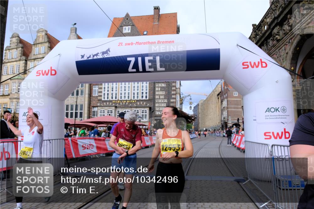 13.09.2026 - 21. swb-Marathon Bremen Tim E. http://msf.ph/oto/10342496 13.09.2026 11:11:55 Ziel 10155, 10510, 10511, 10546, 10552, 10616, 10977, 11239, 11289, 11533, 11702, 11927, 12082, 12220, 12286, 12311, 12336, 12508, 12553 meine-sportfotos.de