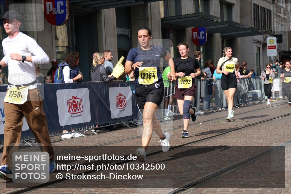13.09.2026 - 21. swb-Marathon Bremen Strokosch-Dieckow http://msf.ph/oto/10342500 13.09.2026 11:08:16 Ziel 10229, 10399, 10609, 11065, 11124, 11358, 11421, 11509, 11560, 11561, 11678, 11710, 11718, 11834, 11888, 11968, 12073, 12162, 12164, 12315, 12410, 12516, 10135, 10139, 10188, 10404, 10493, 10767, 10793, 10851, 10859, 11032, 11044, 11263, 11378, 11404, 11509, 11659, 11831, 11833, 11958, 12031, 12066, 12160, 12248, 12325, 12384, 12389 meine-sportfotos.de