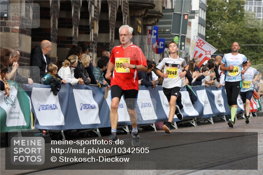 13.09.2026 - 21. swb-Marathon Bremen Strokosch-Dieckow http://msf.ph/oto/10342505 13.09.2026 10:51:31 Ziel 10471, 10515, 10808, 10887, 11339, 11503, 11537, 11625, 11626, 11801, 11973, 12051, 12133, 12303, 12552, 10162, 10281, 10348, 10467, 11273, 11542, 11733, 11787, 12329 meine-sportfotos.de