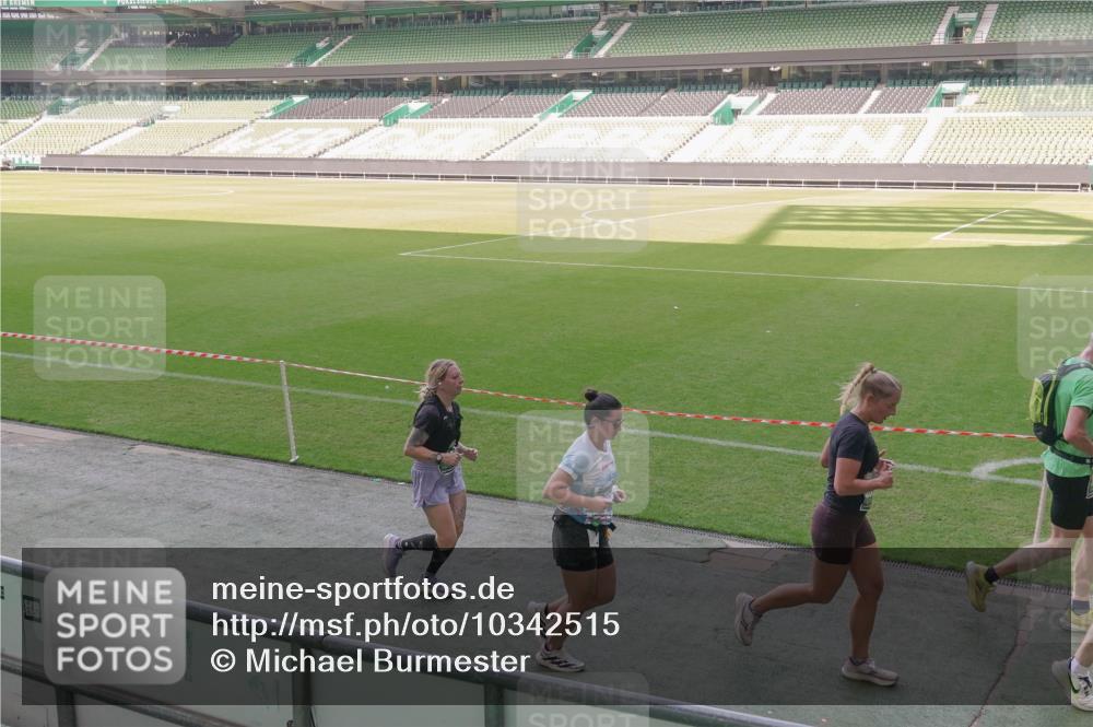 13.09.2026 - 21. swb-Marathon Bremen Michael Burmester http://msf.ph/oto/10342515 13.09.2026 13:25:54 Laufen im Stadion 202, 213, 294, 390, 505, 530, 543, 645, 723, 815, 818, 833, 966, 1077, 1283, 1410, 1443, 1459, 1473, 1487, 1491, 1504, 1515, 1530, 1561, 1618, 1744, 1828, 1830, 1953, 2058, 2059, 2211, 2267, 2271, 2273, 2298, 2308, 2354, 2382, 2384, 2428, 2497, 2506, 2508, 2554, 2558, 2576, 2591, 2592, 2644, 2656, 2675, 2752, 2762, 2817, 2833, 2878, 2896, 2965, 2970, 2981, 3005, 3047, 3062, 3084, 3097, 3142, 3172, 3211, 3259, 3298, 3306, 3329, 3359, 3390, 3433, 3629, 3851 meine-sportfotos.de