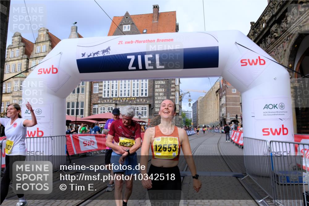 13.09.2026 - 21. swb-Marathon Bremen Tim E. http://msf.ph/oto/10342518 13.09.2026 11:11:56 Ziel 10155, 10510, 10511, 10546, 10552, 10616, 10977, 11239, 11289, 11533, 11702, 11927, 12082, 12220, 12286, 12311, 12336, 12508, 12553 meine-sportfotos.de