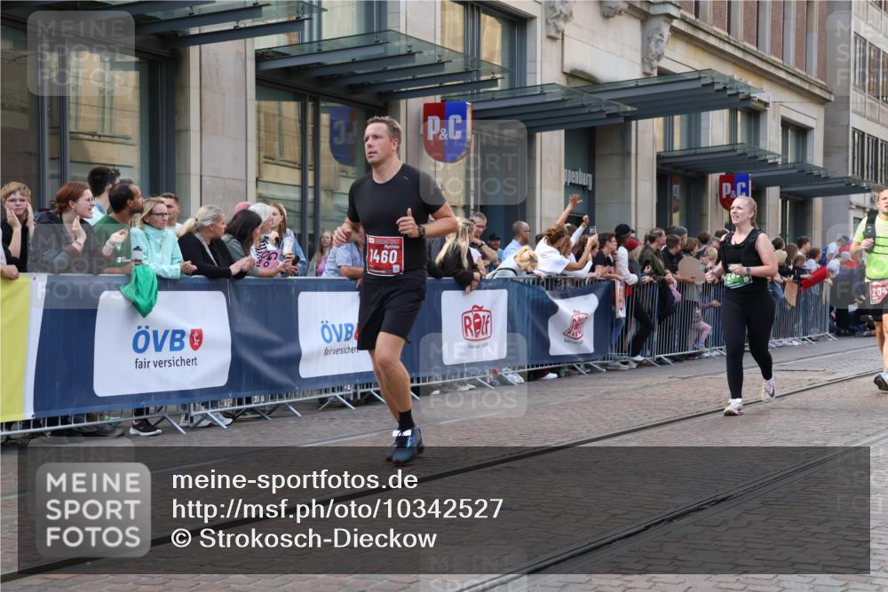 13.09.2026 - 21. swb-Marathon Bremen Strokosch-Dieckow http://msf.ph/oto/10342527 13.09.2026 13:28:25 Ziel 613, 722, 1014, 1239, 1914, 2276, 2764, 2851, 2891, 3028, 3348, 3419, 3444, 3665, 4102, 4564, 5267, 5531, 5691, 5865, 6817, 6914, 6937, 6955, 6957, 7134, 7263, 7527, 8483, 8938, 8985, 9176, 9562, 13012, 13174, 178, 210, 1239, 1380, 1460, 2047, 2977, 3114, 3294, 3334, 3597, 4250, 4506, 5250, 5360, 5683, 5889, 6182, 7926, 8429, 8570, 9064, 9167, 9168, 9543, 9549, 9738, 9881 meine-sportfotos.de