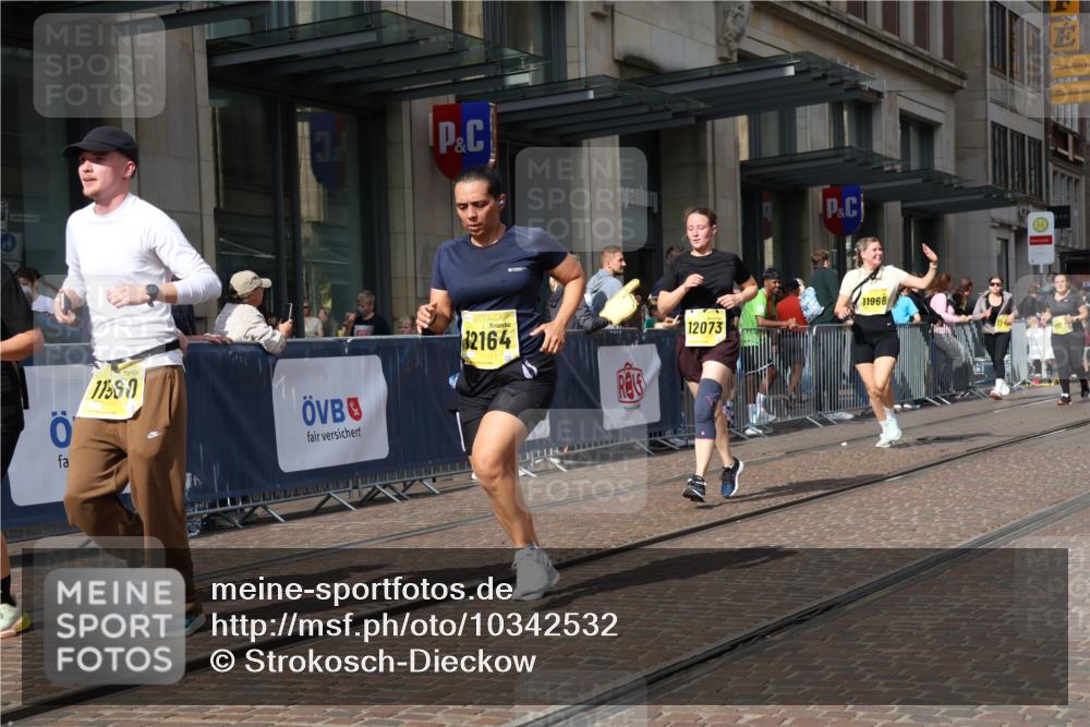 13.09.2026 - 21. swb-Marathon Bremen Strokosch-Dieckow http://msf.ph/oto/10342532 13.09.2026 11:08:17 Ziel 10229, 10399, 10609, 11065, 11124, 11358, 11421, 11560, 11561, 11678, 11710, 11718, 11834, 11888, 11968, 12073, 12162, 12164, 12315, 12410, 12516, 10135, 10139, 10188, 10404, 10493, 10767, 10793, 10851, 10859, 11032, 11044, 11263, 11378, 11404, 11509, 11659, 11831, 11833, 11958, 12031, 12066, 12160, 12248, 12315, 12325, 12384, 12389 meine-sportfotos.de