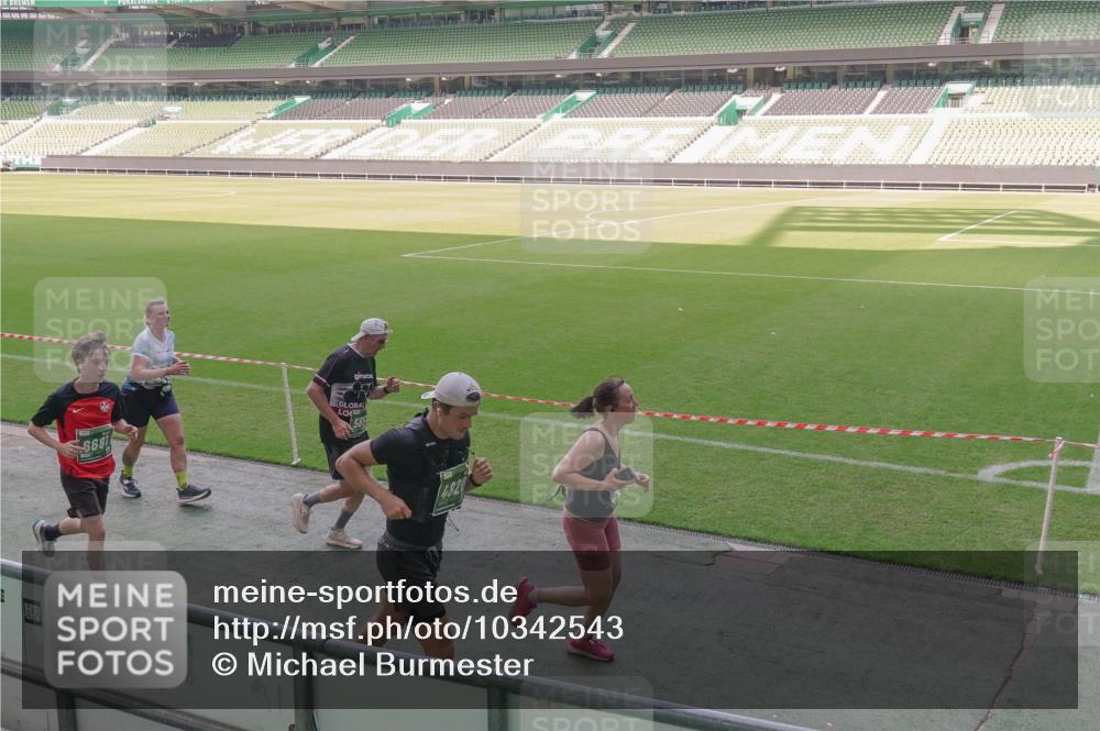 13.09.2026 - 21. swb-Marathon Bremen Michael Burmester http://msf.ph/oto/10342543 13.09.2026 13:25:58 Laufen im Stadion 202, 213, 294, 390, 505, 530, 543, 645, 723, 815, 818, 833, 966, 1077, 1283, 1410, 1443, 1459, 1473, 1487, 1491, 1504, 1515, 1530, 1561, 1618, 1744, 1828, 1830, 1953, 2058, 2059, 2211, 2267, 2271, 2273, 2298, 2308, 2354, 2382, 2384, 2428, 2497, 2506, 2508, 2554, 2558, 2576, 2582, 2591, 2592, 2644, 2656, 2675, 2752, 2762, 2817, 2833, 2878, 2896, 2965, 2970, 2981, 3005, 3047, 3062, 3084, 3097, 3142, 3172, 3211, 3259, 3306, 3329, 3359, 3390, 3433, 3629, 3851 meine-sportfotos.de