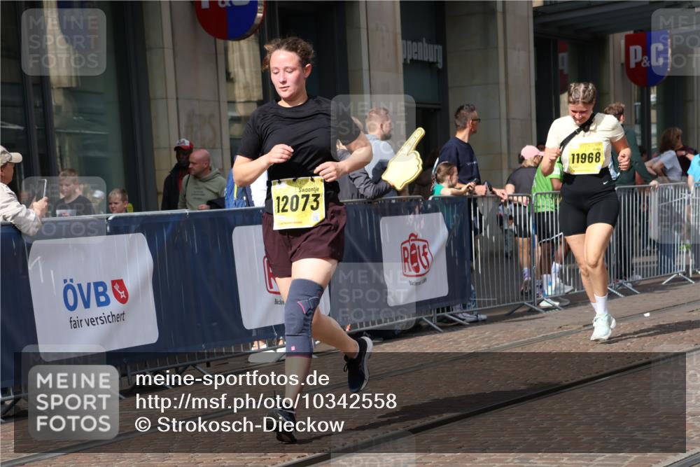 13.09.2026 - 21. swb-Marathon Bremen Strokosch-Dieckow http://msf.ph/oto/10342558 13.09.2026 11:08:17 Ziel 10229, 10399, 10609, 11065, 11124, 11358, 11421, 11560, 11561, 11678, 11710, 11718, 11834, 11888, 11968, 12073, 12162, 12164, 12315, 12410, 12516, 10135, 10139, 10188, 10404, 10493, 10767, 10793, 10851, 10859, 11032, 11044, 11263, 11378, 11404, 11509, 11659, 11831, 11833, 11958, 12031, 12066, 12160, 12248, 12315, 12325, 12384, 12389 meine-sportfotos.de