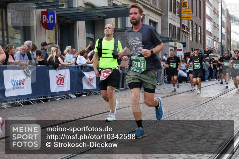 13.09.2026 - 21. swb-Marathon Bremen Strokosch-Dieckow http://msf.ph/oto/10342598 13.09.2026 13:28:28 Ziel 430, 613, 722, 725, 1014, 1914, 2276, 2378, 2851, 2891, 3028, 3348, 3419, 3444, 3665, 4102, 4564, 5267, 5531, 5691, 5865, 6099, 6817, 6914, 6937, 6955, 6957, 7134, 7263, 7527, 8938, 8985, 9176, 9562, 13012, 13174, 178, 210, 1239, 1380, 1460, 2047, 2764, 2977, 3028, 3114, 3294, 3334, 3597, 4250, 4506, 5250, 5360, 5683, 5889, 6182, 8429, 8483, 8570, 9064, 9167, 9168, 9543, 9549, 9738, 9881 meine-sportfotos.de