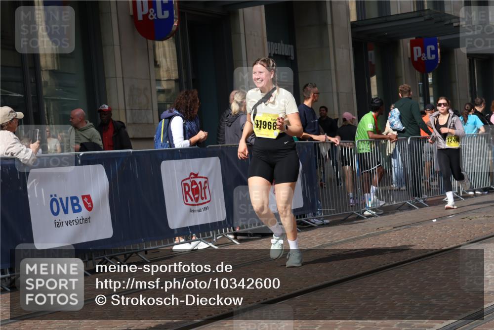 13.09.2026 - 21. swb-Marathon Bremen Strokosch-Dieckow http://msf.ph/oto/10342600 13.09.2026 11:08:18 Ziel 10229, 10399, 10609, 11065, 11124, 11358, 11421, 11560, 11561, 11678, 11710, 11718, 11834, 11888, 11968, 12073, 12162, 12164, 12410, 12516, 12517, 10135, 10139, 10188, 10404, 10493, 10767, 10793, 10851, 10859, 11032, 11044, 11263, 11378, 11404, 11509, 11659, 11831, 11833, 11958, 12031, 12066, 12160, 12248, 12315, 12325, 12384, 12389 meine-sportfotos.de