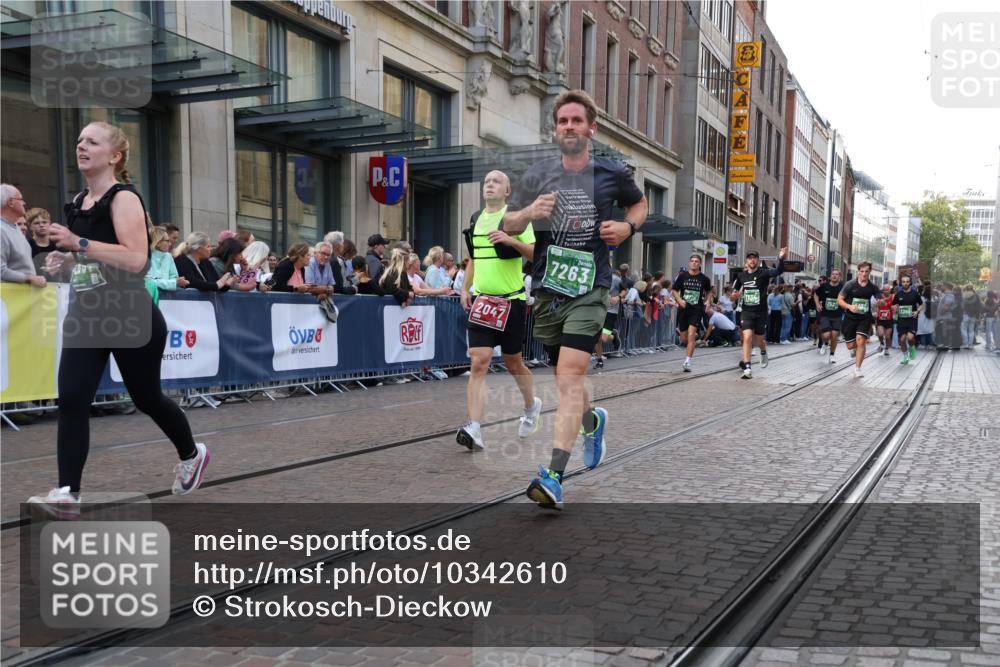 13.09.2026 - 21. swb-Marathon Bremen Strokosch-Dieckow http://msf.ph/oto/10342610 13.09.2026 13:28:28 Ziel 430, 613, 722, 725, 1014, 1914, 2276, 2378, 2851, 2891, 3028, 3348, 3419, 3444, 3665, 4102, 4564, 5267, 5531, 5691, 5865, 6099, 6817, 6914, 6937, 6955, 6957, 7134, 7263, 7527, 8938, 8985, 9176, 9562, 13012, 13174, 178, 210, 1239, 1380, 1460, 2047, 2764, 2977, 3028, 3114, 3294, 3334, 3597, 4250, 4506, 5250, 5360, 5683, 5889, 6182, 8429, 8483, 8570, 9064, 9167, 9168, 9543, 9549, 9738, 9881 meine-sportfotos.de