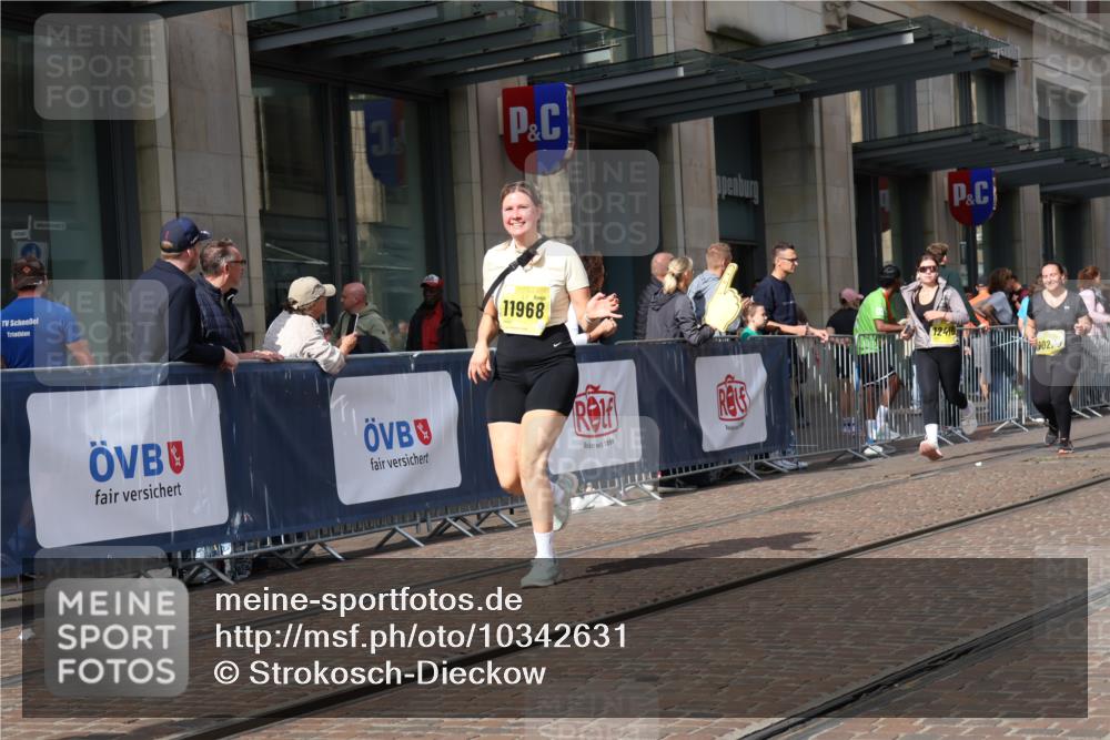 13.09.2026 - 21. swb-Marathon Bremen Strokosch-Dieckow http://msf.ph/oto/10342631 13.09.2026 11:08:19 Ziel 10229, 10399, 10469, 10609, 11065, 11124, 11358, 11421, 11560, 11561, 11678, 11710, 11718, 11834, 11888, 11968, 12073, 12162, 12164, 12256, 12410, 12516, 12517, 10135, 10139, 10188, 10404, 10493, 10767, 10793, 10851, 10859, 11032, 11044, 11263, 11378, 11404, 11509, 11659, 11831, 11833, 11958, 12031, 12066, 12160, 12248, 12315, 12325, 12384, 12389 meine-sportfotos.de
