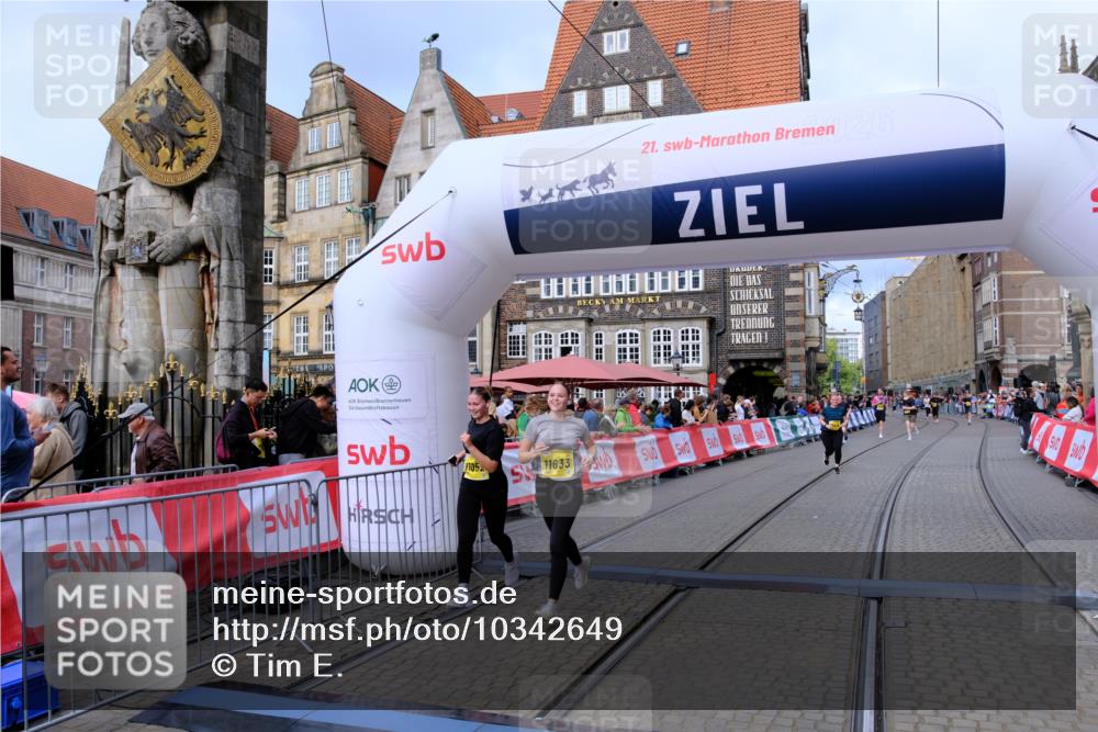 13.09.2026 - 21. swb-Marathon Bremen Tim E. http://msf.ph/oto/10342649 13.09.2026 11:12:32 Ziel 10213, 10406, 10414, 11052, 11585, 11633, 11716, 12012 meine-sportfotos.de