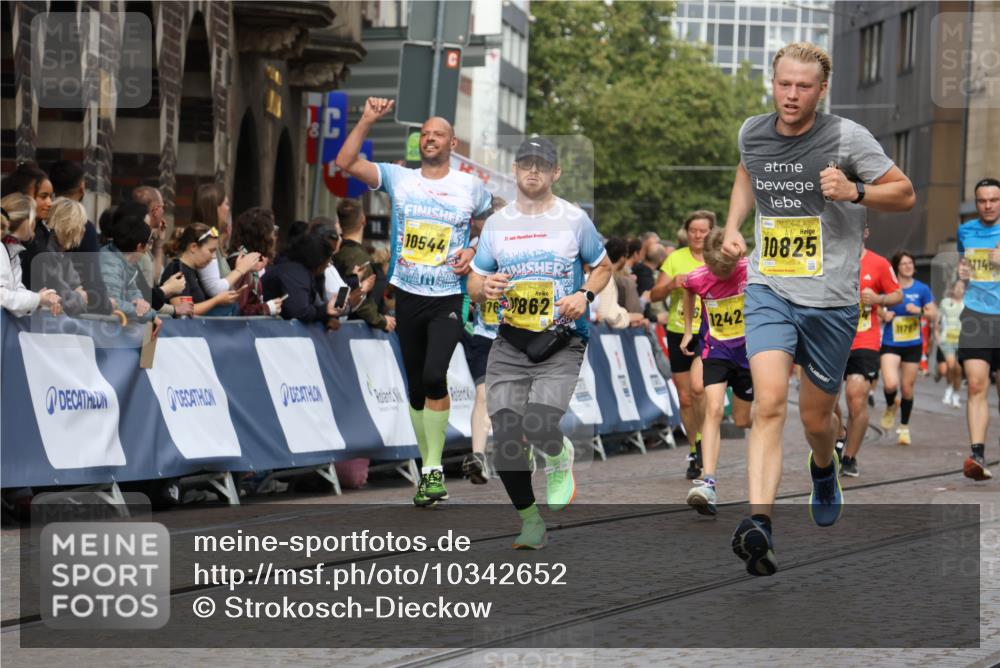 13.09.2026 - 21. swb-Marathon Bremen Strokosch-Dieckow http://msf.ph/oto/10342652 13.09.2026 10:51:33 Ziel 10381, 10471, 10515, 10808, 10887, 11339, 11503, 11537, 11801, 11973, 12051, 12133, 12552, 10162, 10183, 10281, 10348, 10467, 10641, 11273, 11542, 11733, 11777, 12329 meine-sportfotos.de