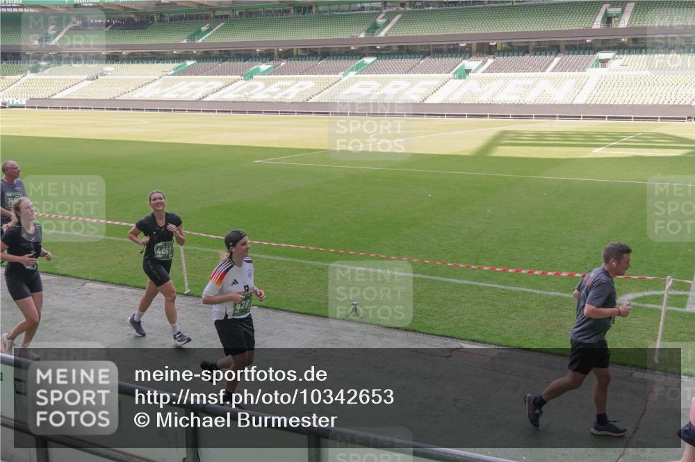 13.09.2026 - 21. swb-Marathon Bremen Michael Burmester http://msf.ph/oto/10342653 13.09.2026 13:26:15 Laufen im Stadion 202, 213, 294, 364, 390, 505, 530, 543, 645, 815, 818, 833, 966, 1077, 1283, 1410, 1443, 1459, 1473, 1487, 1504, 1515, 1530, 1561, 1618, 1700, 1744, 1828, 1830, 1953, 2058, 2059, 2267, 2271, 2273, 2298, 2308, 2309, 2354, 2382, 2384, 2388, 2404, 2428, 2506, 2508, 2542, 2558, 2576, 2582, 2591, 2592, 2656, 2675, 2752, 2762, 2817, 2833, 2878, 2896, 2965, 2970, 2981, 3005, 3047, 3050, 3062, 3084, 3097, 3142, 3172, 3211, 3259, 3329, 3359, 3390, 3433, 3540, 3629, 3851 meine-sportfotos.de