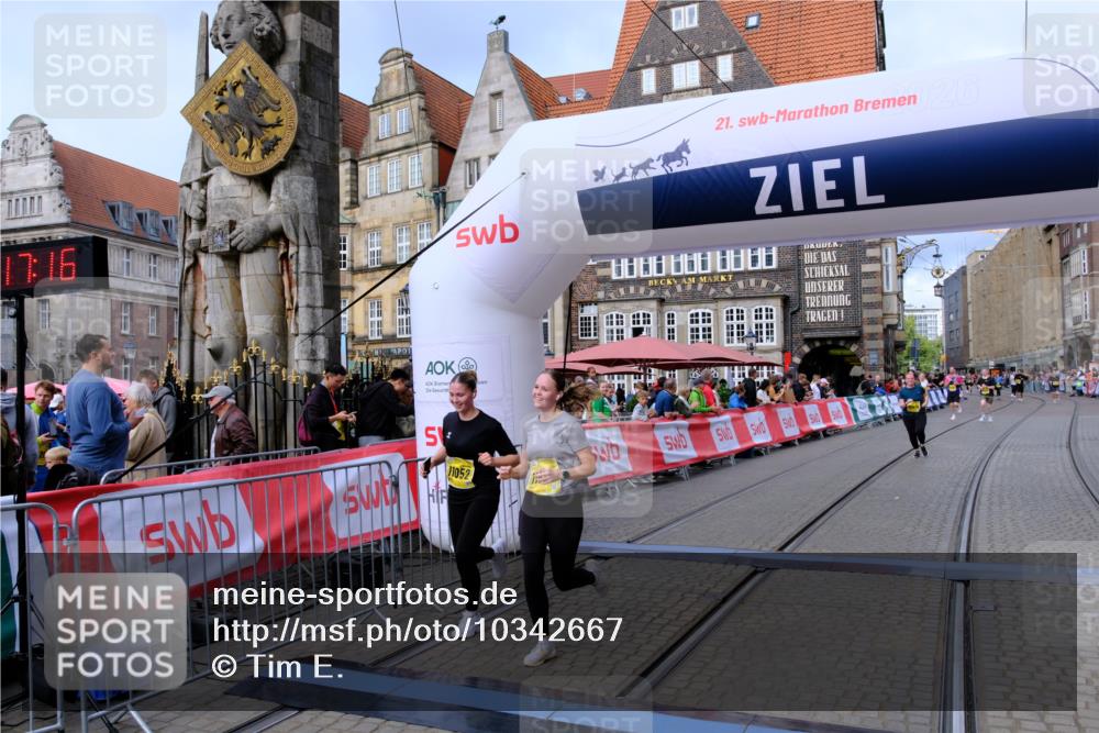 13.09.2026 - 21. swb-Marathon Bremen Tim E. http://msf.ph/oto/10342667 13.09.2026 11:12:32 Ziel 10213, 10406, 10414, 11052, 11585, 11633, 11716, 12012 meine-sportfotos.de