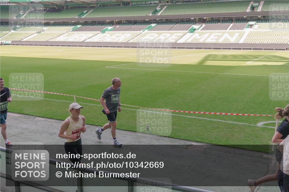 13.09.2026 - 21. swb-Marathon Bremen Michael Burmester http://msf.ph/oto/10342669 13.09.2026 13:26:18 Laufen im Stadion 186, 202, 213, 364, 390, 505, 530, 543, 645, 815, 818, 833, 966, 1077, 1283, 1410, 1443, 1459, 1473, 1487, 1504, 1515, 1530, 1561, 1618, 1700, 1744, 1828, 1830, 1953, 2058, 2059, 2271, 2273, 2298, 2308, 2309, 2354, 2382, 2384, 2388, 2404, 2428, 2506, 2508, 2542, 2558, 2576, 2582, 2591, 2592, 2656, 2675, 2748, 2752, 2762, 2817, 2833, 2878, 2896, 2965, 2970, 2981, 3005, 3047, 3050, 3062, 3084, 3097, 3142, 3172, 3211, 3259, 3329, 3359, 3390, 3433, 3540, 3629, 3756, 3851 meine-sportfotos.de