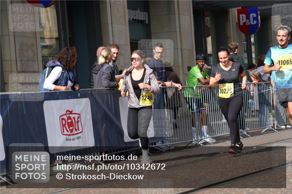 13.09.2026 - 21. swb-Marathon Bremen Strokosch-Dieckow http://msf.ph/oto/10342672 13.09.2026 11:08:20 Ziel 10229, 10399, 10469, 10609, 11065, 11124, 11358, 11421, 11560, 11561, 11678, 11710, 11718, 11834, 11888, 11968, 12073, 12162, 12164, 12256, 12410, 12516, 12517, 10135, 10188, 10404, 10493, 10767, 10793, 10851, 10859, 11032, 11044, 11124, 11263, 11378, 11404, 11509, 11659, 11831, 11833, 11958, 12073, 12160, 12248, 12315, 12325, 12384, 12389 meine-sportfotos.de