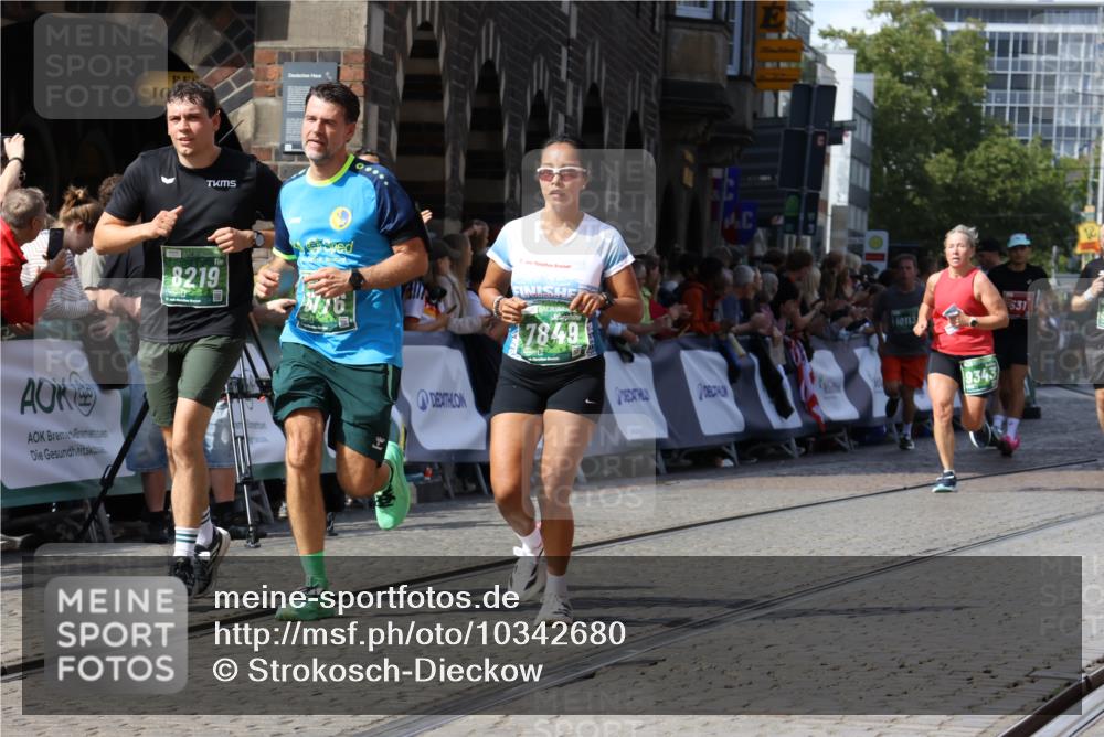 13.09.2026 - 21. swb-Marathon Bremen Strokosch-Dieckow http://msf.ph/oto/10342680 13.09.2026 13:27:09 Ziel 531, 946, 2089, 2779, 3076, 3302, 3510, 3527, 3852, 3893, 4327, 4441, 4598, 4919, 5054, 5689, 5937, 5943, 6289, 6314, 6375, 6455, 6580, 7246, 7317, 8112, 8303, 9150, 9551, 13097, 242, 3273, 3385, 3496, 4558, 6071, 6288, 6776, 7849, 8219, 9159, 9343, 9760, 10112, 10113, 13147 meine-sportfotos.de