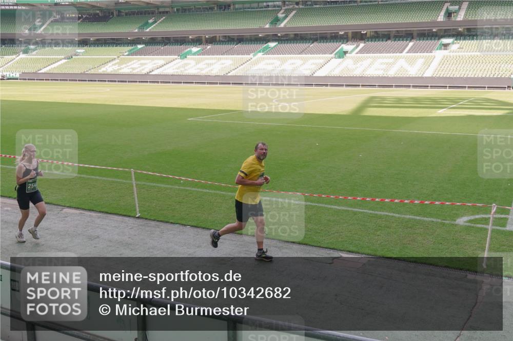 13.09.2026 - 21. swb-Marathon Bremen Michael Burmester http://msf.ph/oto/10342682 13.09.2026 13:26:21 Laufen im Stadion 186, 202, 213, 364, 390, 530, 543, 645, 815, 818, 833, 966, 1077, 1283, 1410, 1443, 1459, 1473, 1487, 1504, 1530, 1561, 1618, 1700, 1744, 1828, 1830, 1953, 2058, 2059, 2271, 2273, 2298, 2308, 2309, 2354, 2382, 2384, 2388, 2404, 2428, 2506, 2507, 2508, 2542, 2558, 2576, 2582, 2591, 2592, 2656, 2675, 2748, 2752, 2762, 2817, 2833, 2878, 2896, 2965, 2970, 2981, 3005, 3047, 3050, 3062, 3084, 3097, 3142, 3172, 3211, 3259, 3329, 3359, 3390, 3433, 3540, 3629, 3756, 3851 meine-sportfotos.de