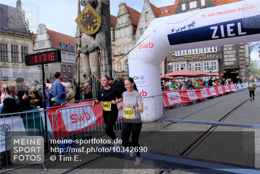 13.09.2026 - 21. swb-Marathon Bremen Tim E. http://msf.ph/oto/10342690 13.09.2026 11:12:33 Ziel 10213, 10406, 10414, 11052, 11633, 11716, 12012, 12327 meine-sportfotos.de