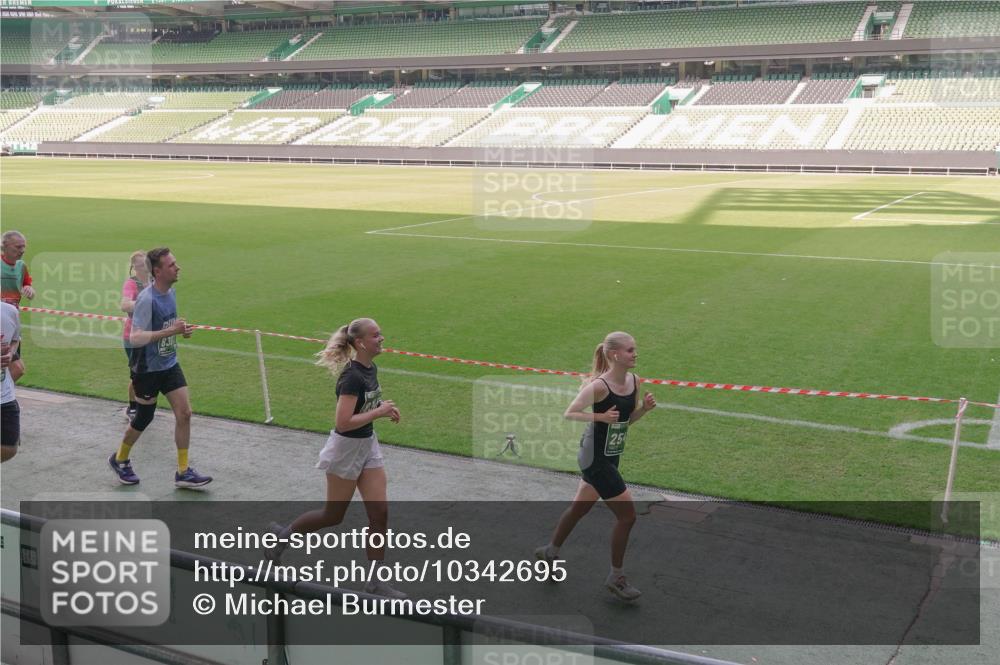 13.09.2026 - 21. swb-Marathon Bremen Michael Burmester http://msf.ph/oto/10342695 13.09.2026 13:26:23 Laufen im Stadion 186, 202, 213, 364, 390, 530, 543, 645, 815, 818, 833, 966, 1077, 1283, 1410, 1443, 1459, 1473, 1487, 1504, 1530, 1561, 1618, 1700, 1744, 1828, 1830, 1953, 2058, 2059, 2271, 2273, 2298, 2308, 2309, 2354, 2382, 2384, 2388, 2404, 2428, 2506, 2507, 2508, 2542, 2558, 2576, 2582, 2591, 2592, 2656, 2675, 2748, 2752, 2762, 2817, 2833, 2878, 2896, 2965, 2970, 2981, 3005, 3047, 3050, 3062, 3084, 3097, 3142, 3172, 3259, 3329, 3359, 3390, 3433, 3540, 3629, 3756, 3851 meine-sportfotos.de