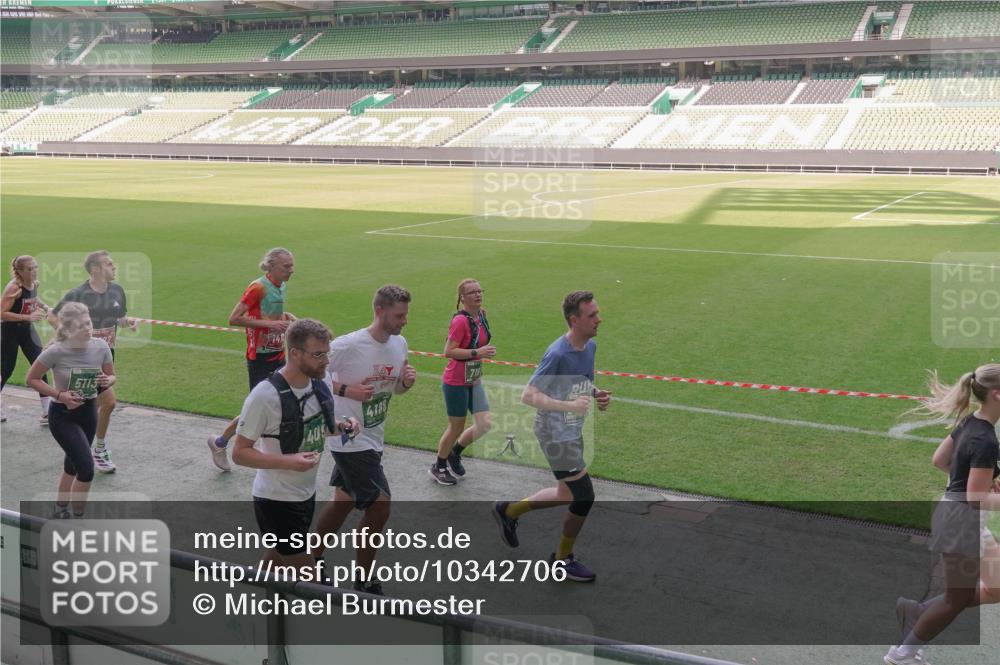 13.09.2026 - 21. swb-Marathon Bremen Michael Burmester http://msf.ph/oto/10342706 13.09.2026 13:26:24 Laufen im Stadion 186, 202, 213, 364, 390, 530, 543, 645, 815, 818, 833, 966, 1077, 1283, 1410, 1443, 1459, 1473, 1487, 1504, 1530, 1561, 1618, 1700, 1744, 1828, 1830, 1953, 2058, 2059, 2271, 2273, 2298, 2308, 2309, 2354, 2382, 2384, 2388, 2404, 2428, 2506, 2507, 2508, 2542, 2558, 2576, 2582, 2591, 2592, 2656, 2675, 2748, 2752, 2762, 2817, 2833, 2878, 2896, 2965, 2970, 2981, 3005, 3047, 3050, 3062, 3084, 3097, 3142, 3172, 3259, 3329, 3359, 3390, 3433, 3540, 3629, 3756, 3851 meine-sportfotos.de