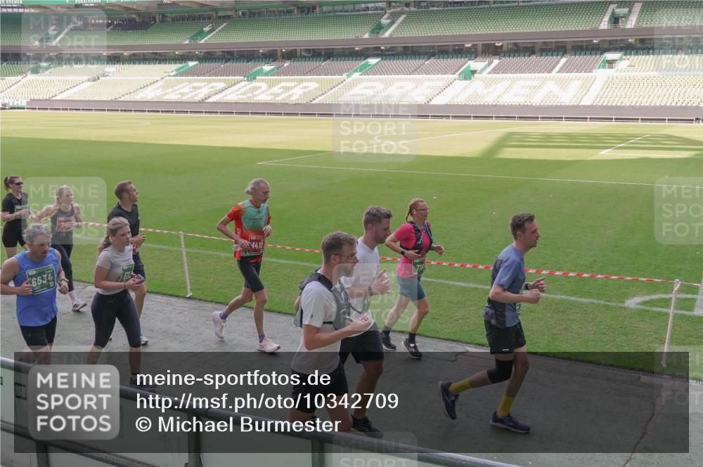 13.09.2026 - 21. swb-Marathon Bremen Michael Burmester http://msf.ph/oto/10342709 13.09.2026 13:26:24 Laufen im Stadion 186, 202, 213, 364, 390, 530, 543, 645, 815, 818, 833, 966, 1077, 1283, 1410, 1443, 1459, 1473, 1487, 1504, 1530, 1561, 1618, 1700, 1744, 1828, 1830, 1953, 2058, 2059, 2271, 2273, 2298, 2308, 2309, 2354, 2382, 2384, 2388, 2404, 2428, 2506, 2507, 2508, 2542, 2558, 2576, 2582, 2591, 2592, 2656, 2675, 2748, 2752, 2762, 2817, 2833, 2878, 2896, 2965, 2970, 2981, 3005, 3047, 3050, 3062, 3084, 3097, 3142, 3172, 3259, 3329, 3359, 3390, 3433, 3540, 3629, 3756, 3851 meine-sportfotos.de