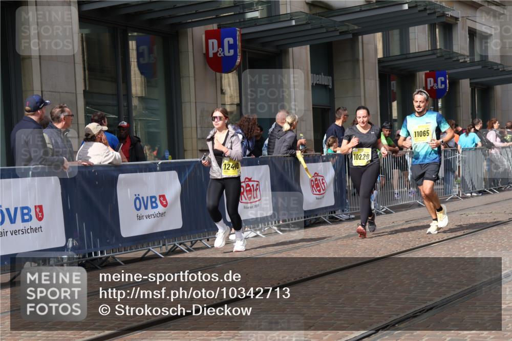 13.09.2026 - 21. swb-Marathon Bremen Strokosch-Dieckow http://msf.ph/oto/10342713 13.09.2026 11:08:21 Ziel 10229, 10399, 10469, 10609, 11065, 11358, 11421, 11560, 11561, 11678, 11710, 11718, 11834, 11888, 11968, 12162, 12164, 12256, 12410, 12516, 12517, 10135, 10188, 10404, 10493, 10767, 10793, 10851, 10859, 11032, 11044, 11124, 11263, 11378, 11404, 11509, 11659, 11831, 11833, 11958, 12073, 12160, 12164, 12248, 12315, 12325, 12384, 12389 meine-sportfotos.de