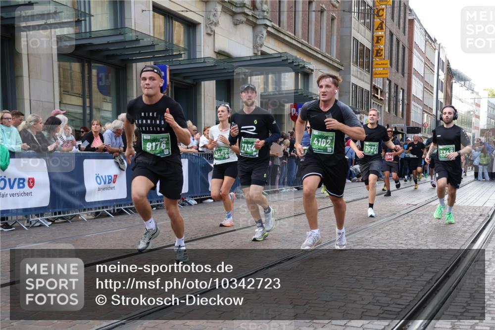 13.09.2026 - 21. swb-Marathon Bremen Strokosch-Dieckow http://msf.ph/oto/10342723 13.09.2026 13:28:31 Ziel 430, 613, 722, 725, 936, 1014, 1688, 1914, 2223, 2276, 2378, 2851, 2891, 3348, 3419, 3444, 3665, 3938, 4102, 4564, 5267, 5531, 5691, 5865, 6099, 6817, 6914, 6937, 6955, 6957, 7134, 7263, 7527, 8938, 8984, 8985, 9176, 9562, 13012, 13174, 178, 210, 1239, 1380, 1460, 2047, 2764, 2977, 3028, 3114, 3294, 3334, 3597, 4250, 4506, 5250, 5360, 5683, 5889, 6182, 6914, 6957, 8429, 8483, 8570, 9064, 9543, 9549, 9738 meine-sportfotos.de