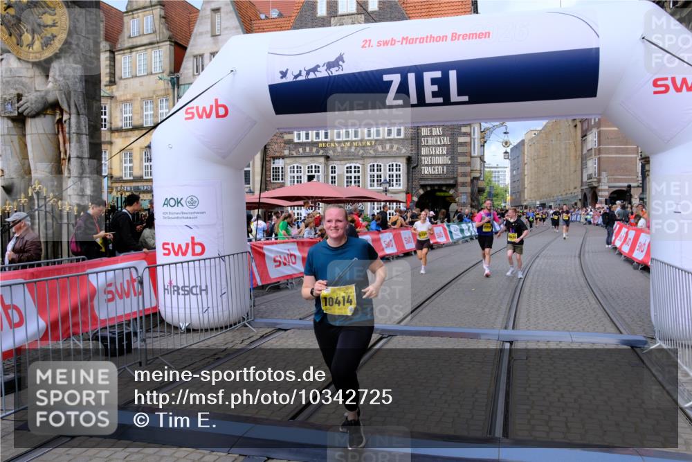 13.09.2026 - 21. swb-Marathon Bremen Tim E. http://msf.ph/oto/10342725 13.09.2026 11:12:38 Ziel 10213, 10406, 10414, 10909, 11052, 11633, 11716, 12012, 12327 meine-sportfotos.de