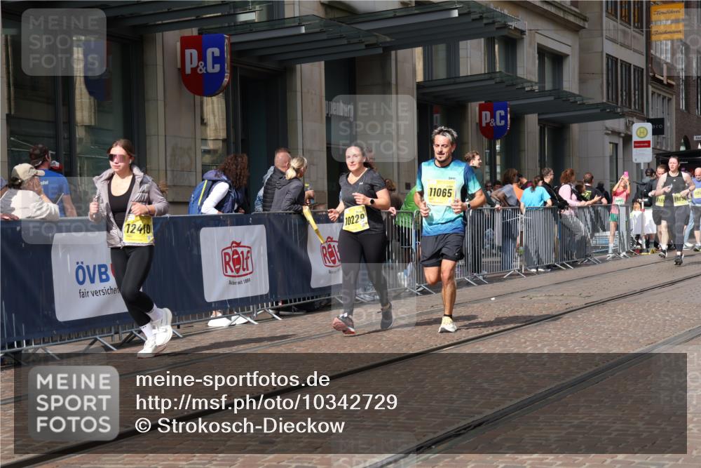 13.09.2026 - 21. swb-Marathon Bremen Strokosch-Dieckow http://msf.ph/oto/10342729 13.09.2026 11:08:21 Ziel 10229, 10399, 10469, 10609, 11065, 11358, 11421, 11560, 11561, 11678, 11710, 11718, 11834, 11888, 11968, 12162, 12164, 12256, 12410, 12516, 12517, 10135, 10188, 10404, 10493, 10767, 10793, 10851, 10859, 11032, 11044, 11124, 11263, 11378, 11404, 11509, 11659, 11831, 11833, 11958, 12073, 12160, 12164, 12248, 12315, 12325, 12384, 12389 meine-sportfotos.de