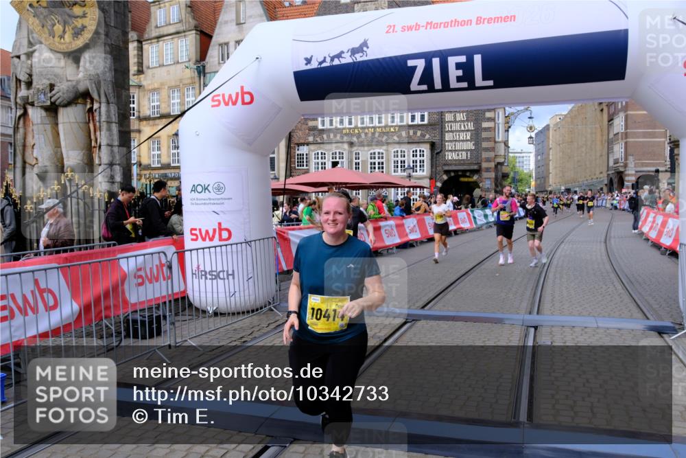 13.09.2026 - 21. swb-Marathon Bremen Tim E. http://msf.ph/oto/10342733 13.09.2026 11:12:38 Ziel 10213, 10406, 10414, 10909, 11052, 11633, 11716, 12012, 12327 meine-sportfotos.de