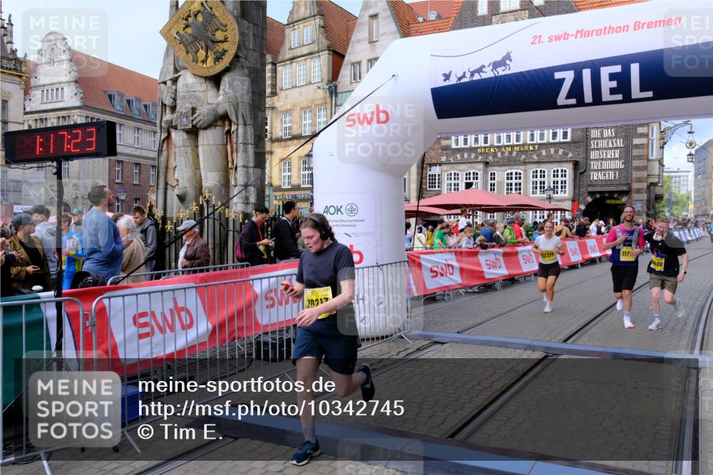 13.09.2026 - 21. swb-Marathon Bremen Tim E. http://msf.ph/oto/10342745 13.09.2026 11:12:39 Ziel 10213, 10406, 10414, 10909, 11052, 11633, 11716, 12327 meine-sportfotos.de