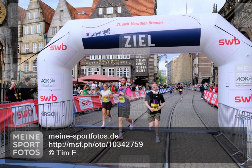 13.09.2026 - 21. swb-Marathon Bremen Tim E. http://msf.ph/oto/10342759 13.09.2026 11:12:40 Ziel 10213, 10406, 10414, 10909, 11052, 11633, 11716, 12327 meine-sportfotos.de