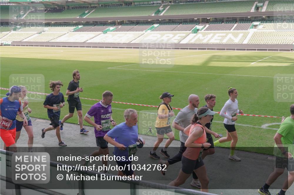 13.09.2026 - 21. swb-Marathon Bremen Michael Burmester http://msf.ph/oto/10342762 13.09.2026 13:26:29 Laufen im Stadion 186, 202, 364, 390, 530, 543, 645, 815, 818, 833, 966, 1077, 1283, 1410, 1443, 1459, 1473, 1487, 1504, 1530, 1561, 1618, 1700, 1744, 1828, 1830, 1953, 2058, 2059, 2271, 2273, 2298, 2308, 2309, 2354, 2382, 2384, 2388, 2404, 2428, 2506, 2507, 2508, 2542, 2558, 2576, 2582, 2591, 2592, 2656, 2675, 2748, 2752, 2762, 2817, 2875, 2878, 2896, 2965, 2970, 2981, 3005, 3045, 3047, 3050, 3062, 3084, 3097, 3142, 3172, 3184, 3259, 3329, 3359, 3390, 3433, 3540, 3629, 3756, 3851 meine-sportfotos.de