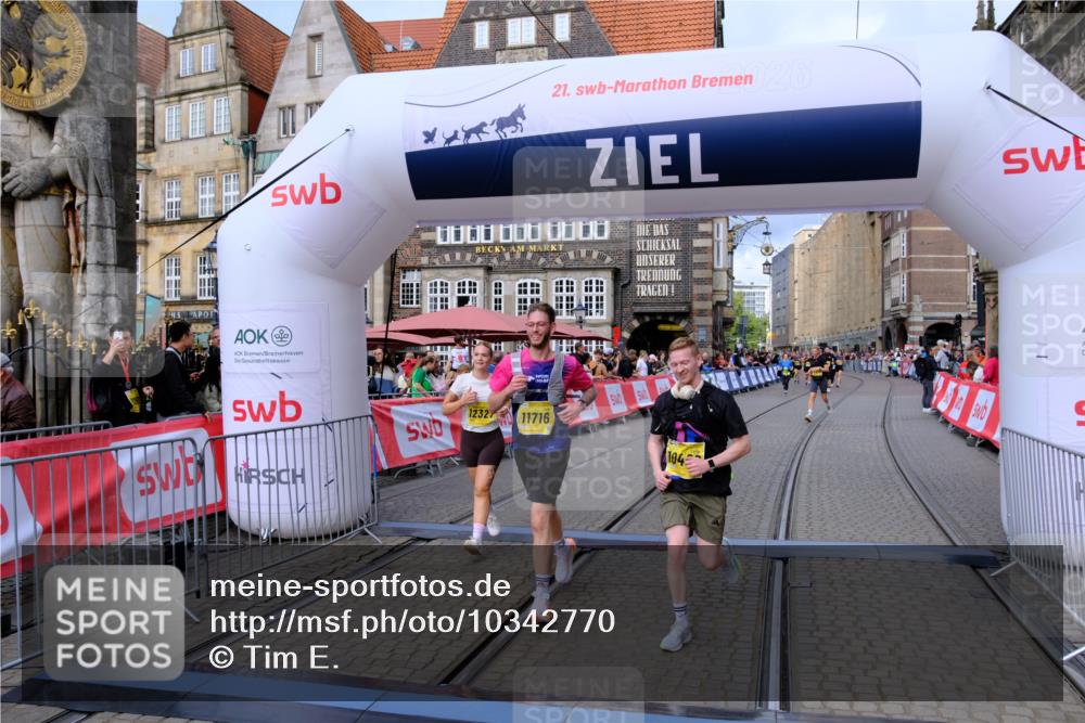 13.09.2026 - 21. swb-Marathon Bremen Tim E. http://msf.ph/oto/10342770 13.09.2026 11:12:41 Ziel 10213, 10406, 10414, 10909, 11052, 11633, 11716, 12327 meine-sportfotos.de