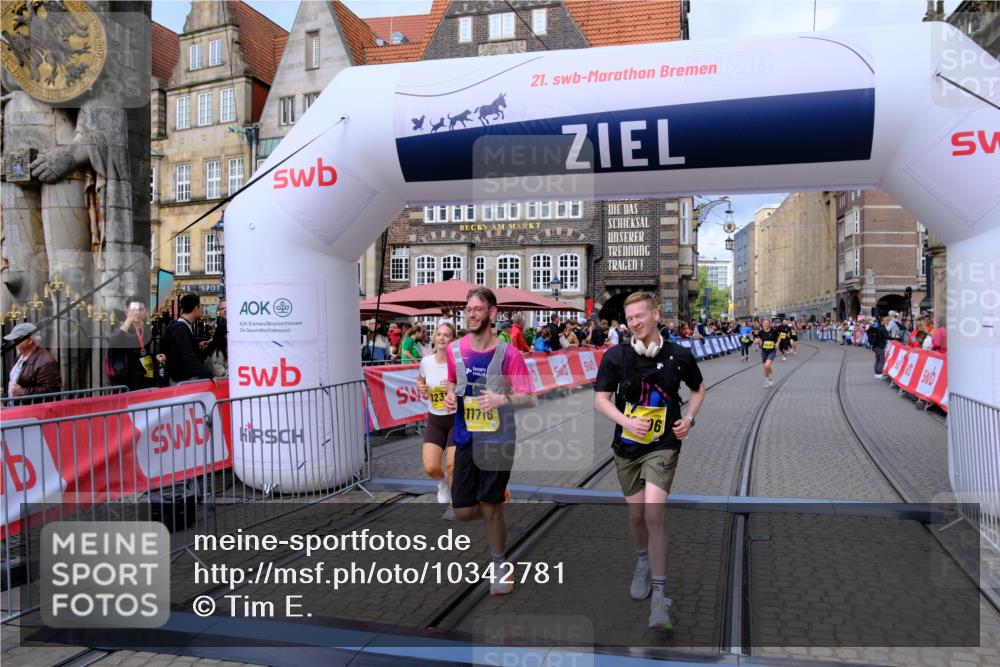 13.09.2026 - 21. swb-Marathon Bremen Tim E. http://msf.ph/oto/10342781 13.09.2026 11:12:41 Ziel 10213, 10406, 10414, 10909, 11052, 11633, 11716, 12327 meine-sportfotos.de