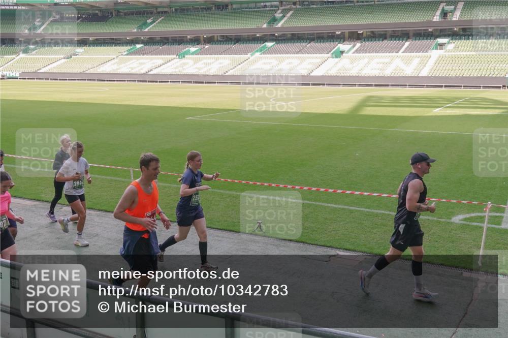13.09.2026 - 21. swb-Marathon Bremen Michael Burmester http://msf.ph/oto/10342783 13.09.2026 13:26:32 Laufen im Stadion 186, 202, 364, 390, 530, 543, 645, 815, 818, 833, 966, 1077, 1283, 1410, 1412, 1443, 1459, 1473, 1487, 1504, 1530, 1561, 1618, 1700, 1744, 1828, 1830, 1953, 1961, 2058, 2059, 2273, 2298, 2308, 2309, 2354, 2382, 2384, 2388, 2404, 2428, 2507, 2508, 2542, 2558, 2576, 2582, 2591, 2592, 2656, 2675, 2725, 2748, 2752, 2762, 2817, 2875, 2878, 2896, 2923, 2965, 2970, 2981, 3045, 3047, 3050, 3062, 3084, 3097, 3142, 3172, 3184, 3259, 3329, 3359, 3433, 3540, 3592, 3629, 3756, 3851 meine-sportfotos.de