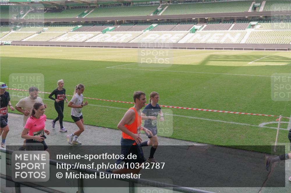 13.09.2026 - 21. swb-Marathon Bremen Michael Burmester http://msf.ph/oto/10342787 13.09.2026 13:26:32 Laufen im Stadion 186, 202, 364, 390, 530, 543, 645, 815, 818, 833, 966, 1077, 1283, 1410, 1412, 1443, 1459, 1473, 1487, 1504, 1530, 1561, 1618, 1700, 1744, 1828, 1830, 1953, 1961, 2058, 2059, 2273, 2298, 2308, 2309, 2354, 2382, 2384, 2388, 2404, 2428, 2507, 2508, 2542, 2558, 2576, 2582, 2591, 2592, 2656, 2675, 2725, 2748, 2752, 2762, 2817, 2875, 2878, 2896, 2923, 2965, 2970, 2981, 3045, 3047, 3050, 3062, 3084, 3097, 3142, 3172, 3184, 3259, 3329, 3359, 3433, 3540, 3592, 3629, 3756, 3851 meine-sportfotos.de