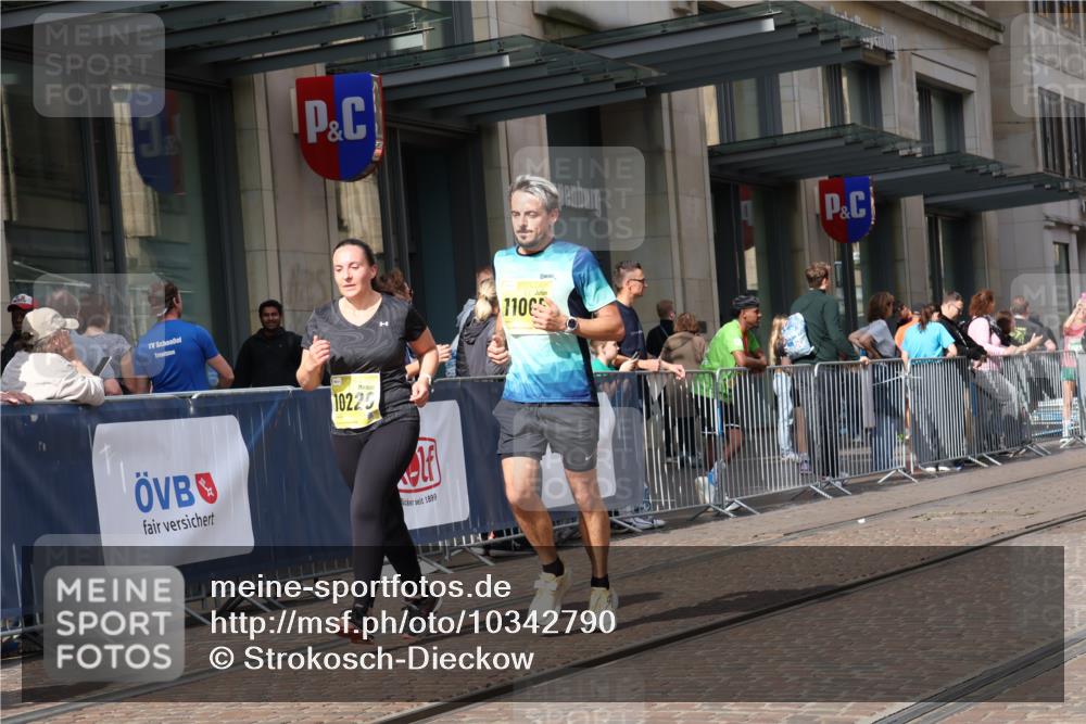 13.09.2026 - 21. swb-Marathon Bremen Strokosch-Dieckow http://msf.ph/oto/10342790 13.09.2026 11:08:22 Ziel 10229, 10399, 10469, 10609, 11065, 11358, 11421, 11434, 11560, 11561, 11678, 11710, 11718, 11834, 11888, 11968, 12162, 12256, 12353, 12410, 12516, 12517, 10135, 10188, 10404, 10493, 10767, 10793, 10851, 10859, 11032, 11124, 11263, 11404, 11509, 11560, 11561, 11659, 11831, 11833, 11958, 12073, 12160, 12164, 12248, 12315, 12325, 12384, 12389 meine-sportfotos.de