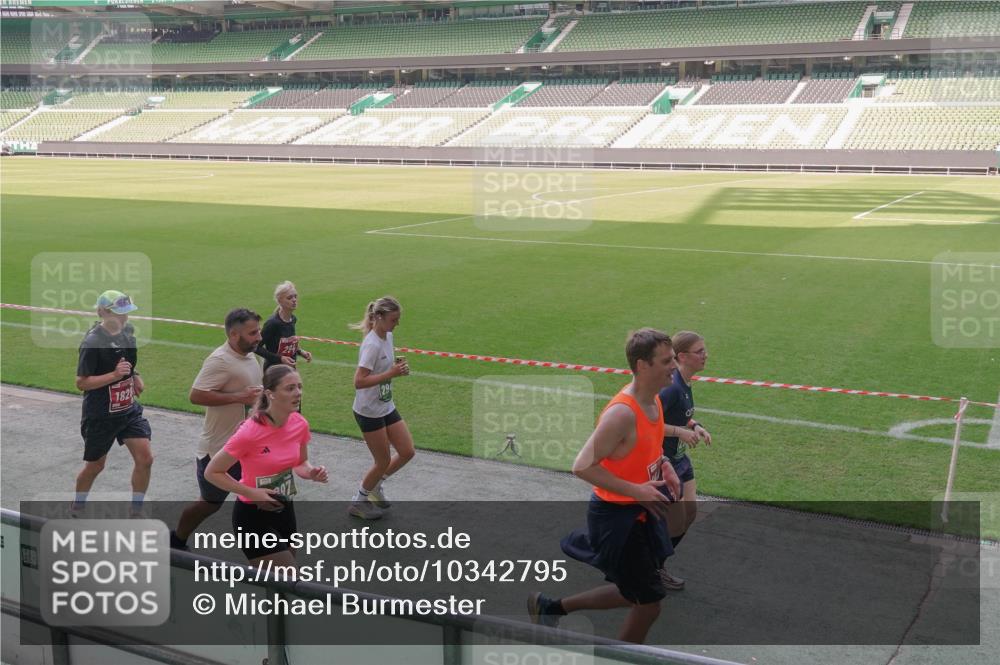 13.09.2026 - 21. swb-Marathon Bremen Michael Burmester http://msf.ph/oto/10342795 13.09.2026 13:26:33 Laufen im Stadion 186, 202, 364, 390, 530, 543, 645, 815, 818, 833, 966, 1077, 1283, 1410, 1412, 1443, 1459, 1473, 1487, 1504, 1530, 1561, 1618, 1700, 1744, 1828, 1830, 1953, 1961, 2058, 2059, 2273, 2298, 2308, 2309, 2354, 2382, 2384, 2388, 2404, 2428, 2507, 2508, 2542, 2558, 2576, 2582, 2591, 2592, 2656, 2675, 2725, 2748, 2752, 2762, 2817, 2875, 2878, 2896, 2923, 2965, 2970, 2981, 3045, 3047, 3050, 3062, 3084, 3097, 3142, 3172, 3184, 3259, 3329, 3359, 3433, 3540, 3592, 3629, 3756, 3851 meine-sportfotos.de