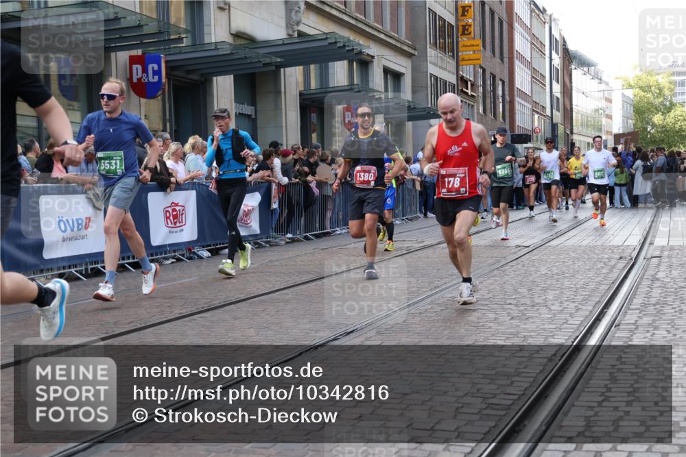 13.09.2026 - 21. swb-Marathon Bremen Strokosch-Dieckow http://msf.ph/oto/10342816 13.09.2026 13:28:33 Ziel 430, 565, 613, 687, 722, 725, 936, 1014, 1274, 1688, 1914, 2223, 2276, 2378, 2851, 2891, 3348, 3419, 3444, 3665, 3938, 4102, 4564, 5225, 5267, 5531, 5691, 5865, 6099, 6817, 6937, 6955, 7134, 7263, 7527, 8938, 8984, 8985, 9176, 9562, 13012, 13174, 178, 210, 613, 1239, 1380, 1460, 1914, 2047, 2764, 2977, 3028, 3114, 3294, 3334, 3597, 4250, 4506, 5250, 5683, 5889, 6182, 6914, 6957, 8429, 8483, 8570, 8938, 9064, 9549 meine-sportfotos.de