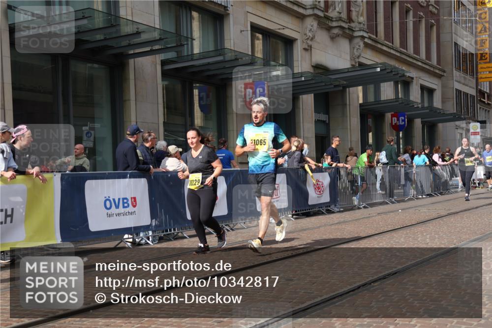 13.09.2026 - 21. swb-Marathon Bremen Strokosch-Dieckow http://msf.ph/oto/10342817 13.09.2026 11:08:23 Ziel 10229, 10399, 10469, 10599, 10609, 11065, 11358, 11421, 11434, 11678, 11710, 11718, 11834, 11888, 11968, 12162, 12256, 12353, 12410, 12516, 12517, 10135, 10188, 10404, 10493, 10767, 10793, 10851, 10859, 11032, 11124, 11263, 11404, 11509, 11560, 11561, 11659, 11831, 11958, 11968, 12073, 12160, 12164, 12248, 12315, 12325, 12384, 12389, 12410 meine-sportfotos.de