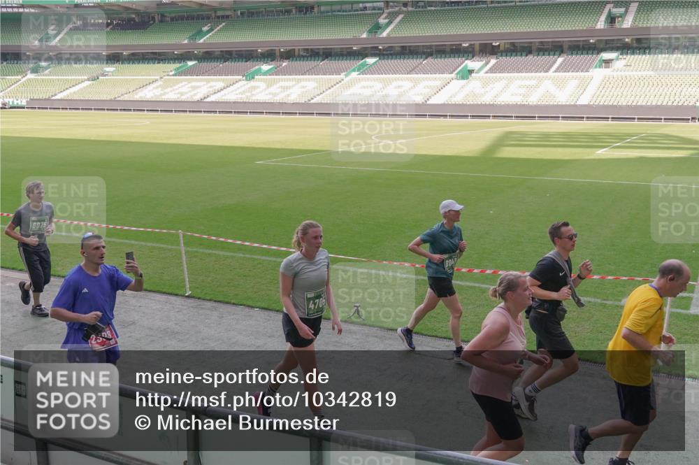 13.09.2026 - 21. swb-Marathon Bremen Michael Burmester http://msf.ph/oto/10342819 13.09.2026 13:26:36 Laufen im Stadion 186, 202, 364, 390, 530, 543, 645, 815, 818, 833, 966, 1077, 1283, 1410, 1412, 1443, 1459, 1473, 1487, 1504, 1530, 1561, 1608, 1618, 1700, 1744, 1828, 1953, 1961, 2058, 2059, 2273, 2298, 2308, 2309, 2354, 2382, 2384, 2388, 2404, 2428, 2507, 2508, 2542, 2558, 2576, 2582, 2591, 2592, 2656, 2675, 2725, 2748, 2752, 2762, 2817, 2875, 2878, 2896, 2923, 2965, 2970, 2981, 3045, 3047, 3050, 3062, 3073, 3084, 3097, 3142, 3172, 3184, 3259, 3329, 3359, 3433, 3540, 3592, 3629, 3756, 3851 meine-sportfotos.de