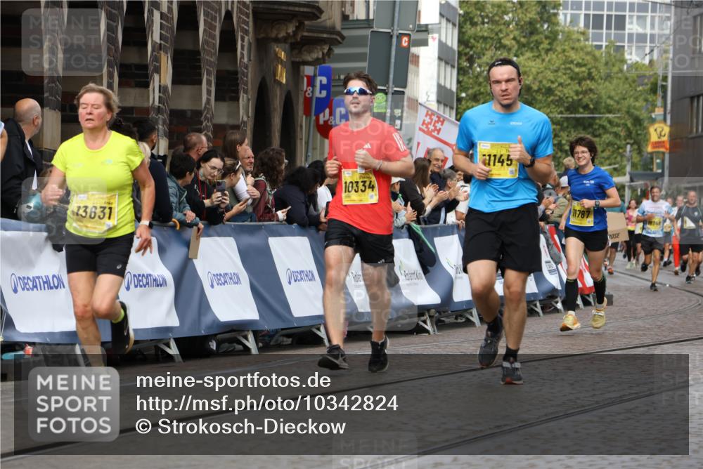 13.09.2026 - 21. swb-Marathon Bremen Strokosch-Dieckow http://msf.ph/oto/10342824 13.09.2026 10:51:37 Ziel 10381, 10471, 10515, 10544, 10808, 10825, 10862, 10887, 10984, 11503, 11537, 11801, 11973, 12051, 12133, 12548, 12552, 10162, 10183, 10281, 10348, 10467, 10641, 11273, 11542, 11685, 11733, 11777, 11784, 12329 meine-sportfotos.de