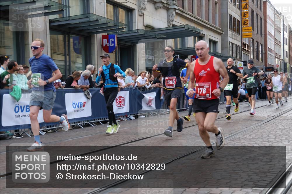 13.09.2026 - 21. swb-Marathon Bremen Strokosch-Dieckow http://msf.ph/oto/10342829 13.09.2026 13:28:34 Ziel 430, 565, 687, 722, 725, 936, 1014, 1274, 1688, 2223, 2276, 2378, 2851, 2891, 3348, 3419, 3444, 3665, 3938, 4102, 4564, 5225, 5267, 5531, 5691, 5865, 6099, 6817, 6937, 6955, 7134, 7263, 7527, 8984, 8985, 9176, 9562, 13012, 13174, 178, 210, 613, 1239, 1380, 1460, 1914, 2047, 2764, 2977, 3028, 3114, 3294, 3597, 4250, 4506, 5250, 5683, 5889, 6914, 6957, 8429, 8483, 8570, 8938, 9064, 9176, 9549 meine-sportfotos.de